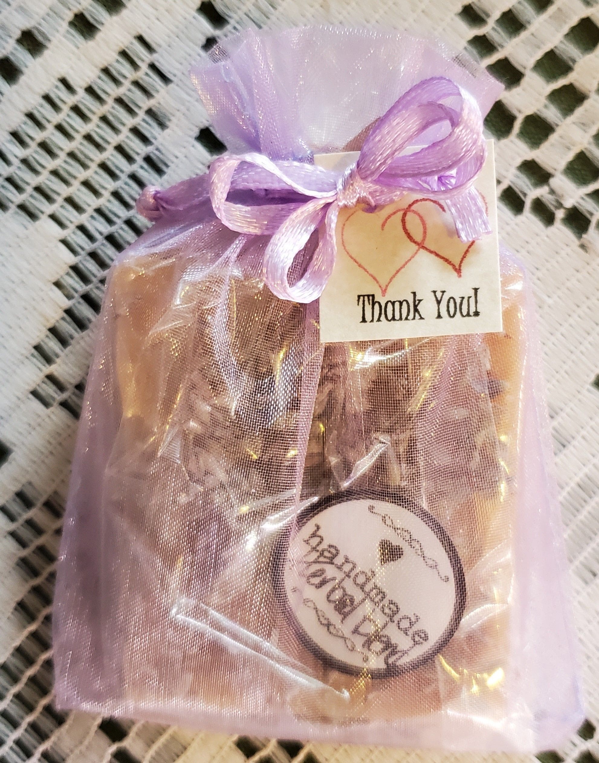Our quality soap favours make that perfect guest favour gift that you will be proud to give! Made in Canada with no chemicals directing a percentage to charity.