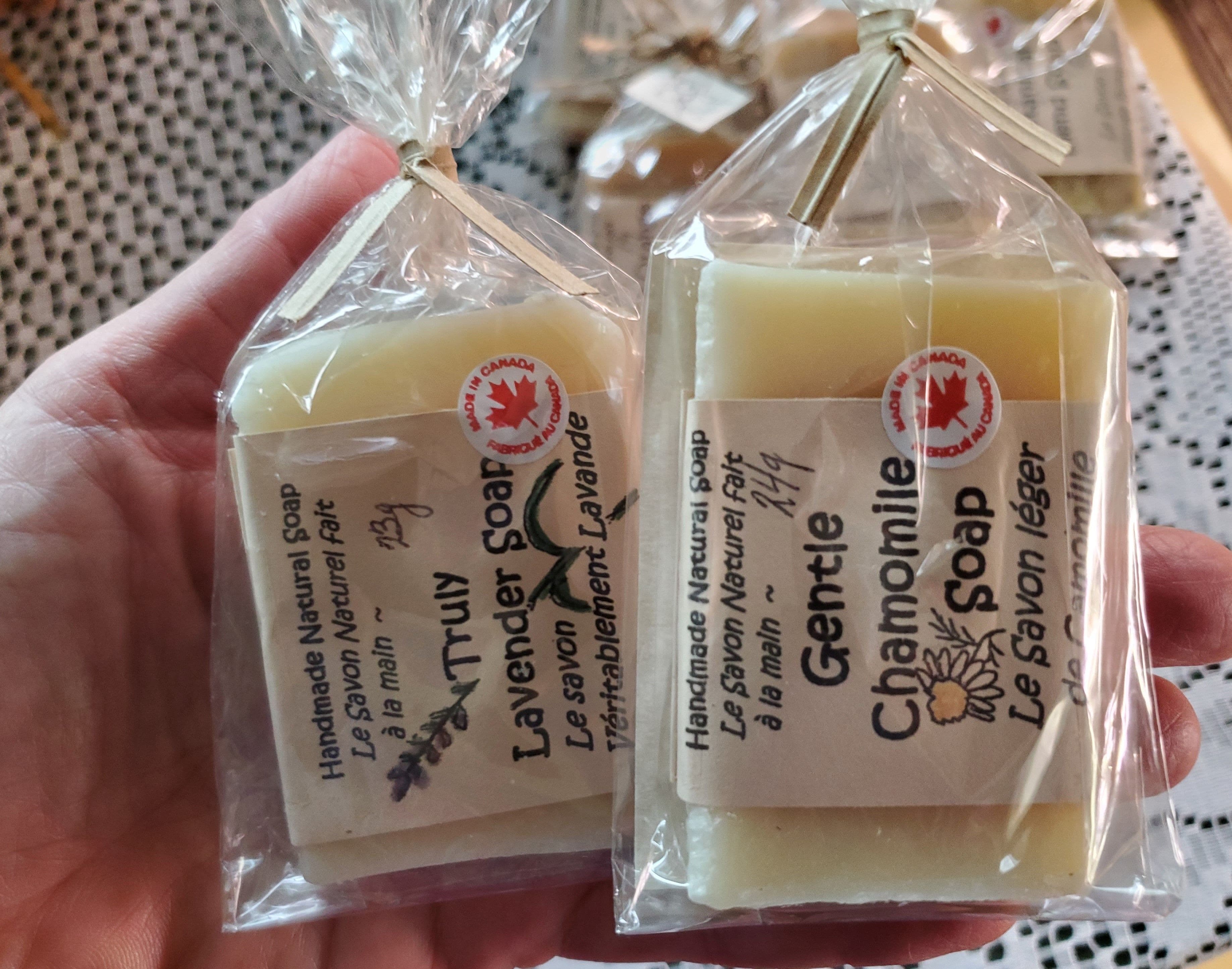 Our all natural soap favours make attractive, inexpensive gifts handmade in Canada from the finest of wholesome ingredients. Premium wedding soap favours.